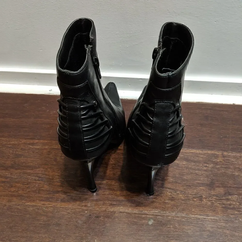 Baker's Samantha leather bootie black size 8